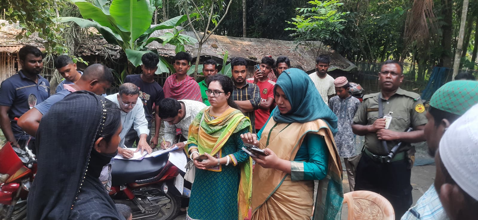 “কালিগঞ্জে বিদ্যালয়ের নাকের ডগায় বাল্যবিয়ে, ৩২ ছাত্রীকে অনুমতি! প্রশাসন গিয়ে বন্ধ করল আয়োজন”